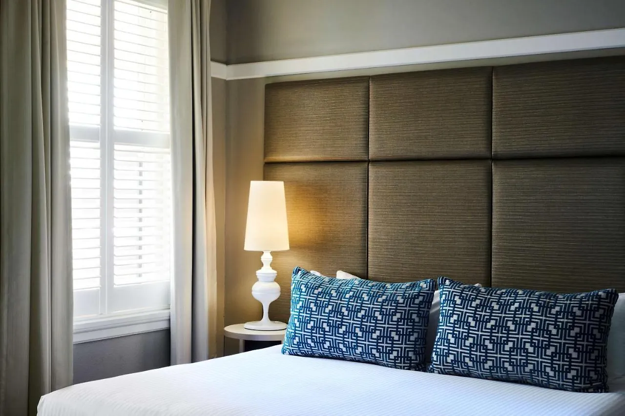 ****  Hotel Kurrajong Canberra Australia