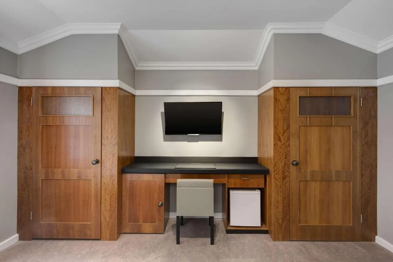 Hotel Kurrajong Canberra 4*,