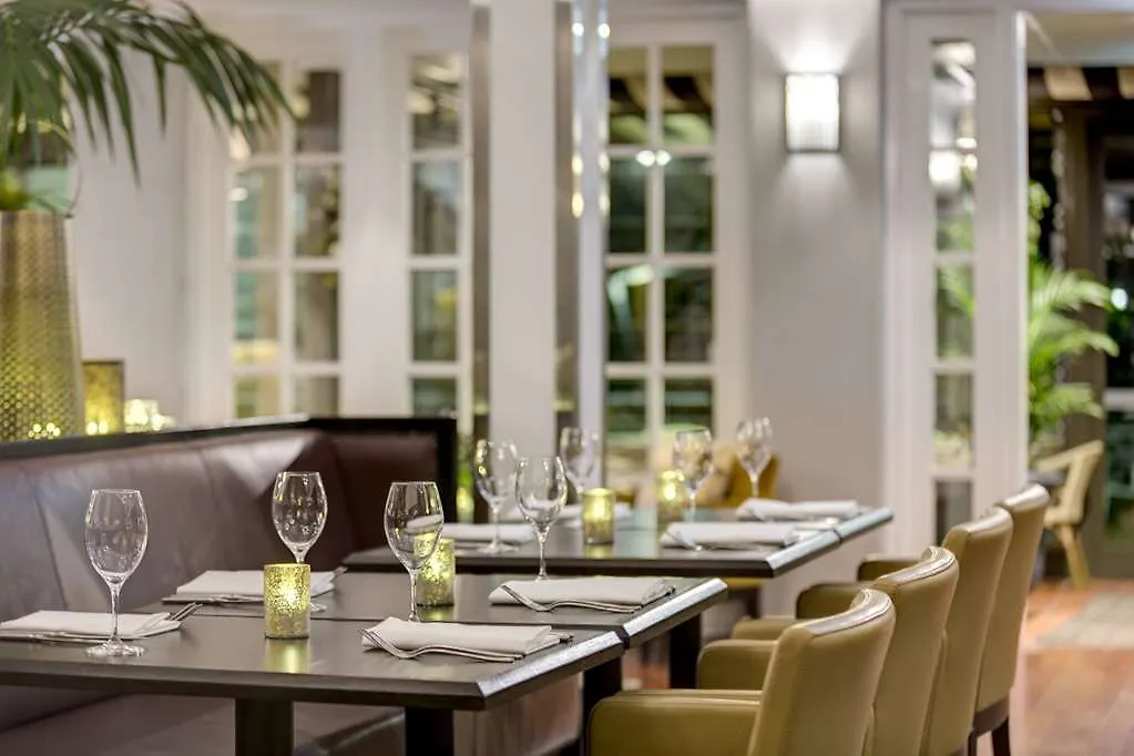 ****  Hotel Kurrajong Canberra Australia