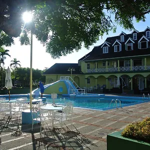 6 , Ocho Rios Jamaica